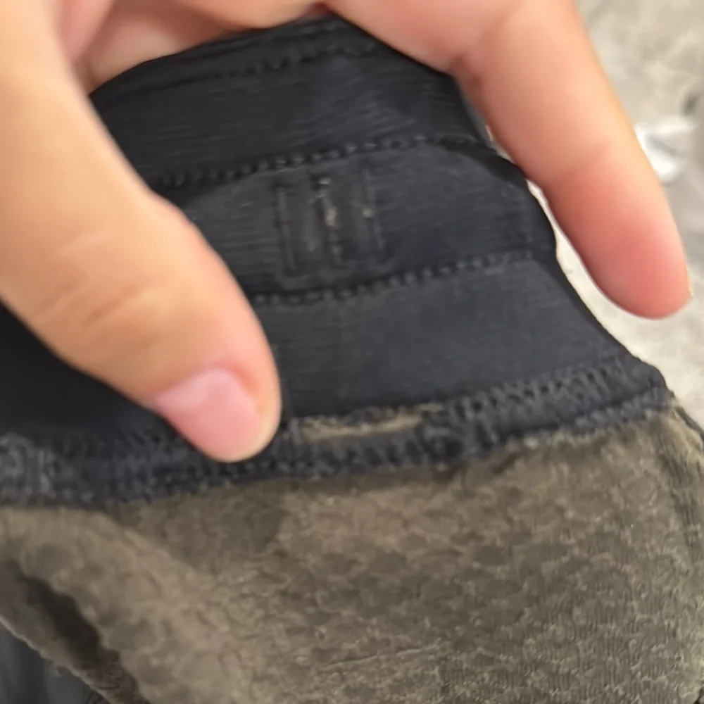 Lululemon green textured shorts - Picture 5 of 6